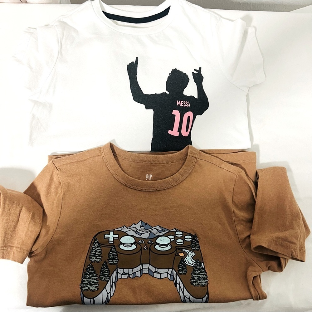 Bundle of (2) Boys Small Shirts Gap Long Sleeve & Messi Short Sleeve Small EUC